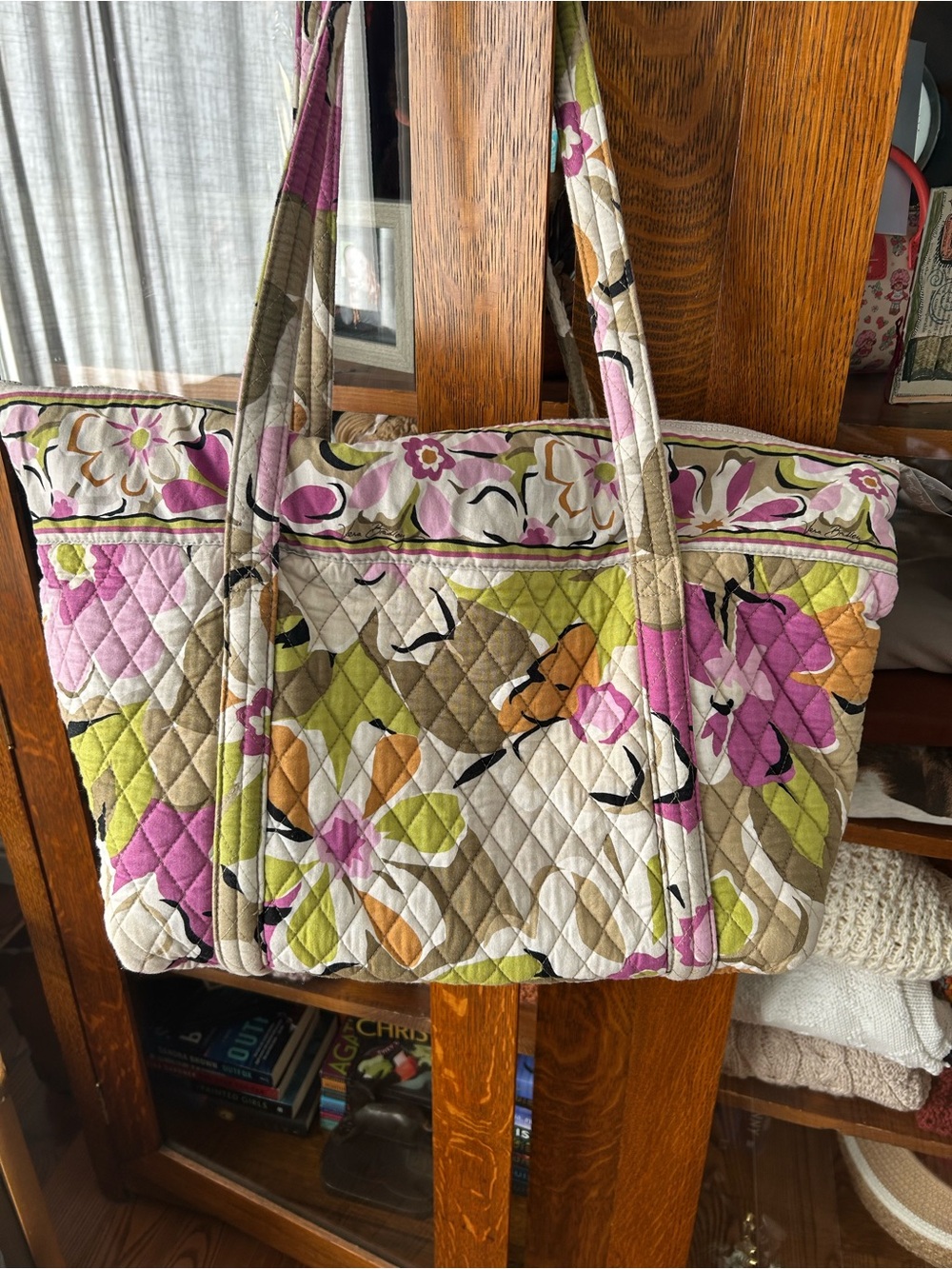 Vera Bradley XL Quilted Cotton Shoulder Tote in Retired Portobello Road Pattern - Picture 4 of 16